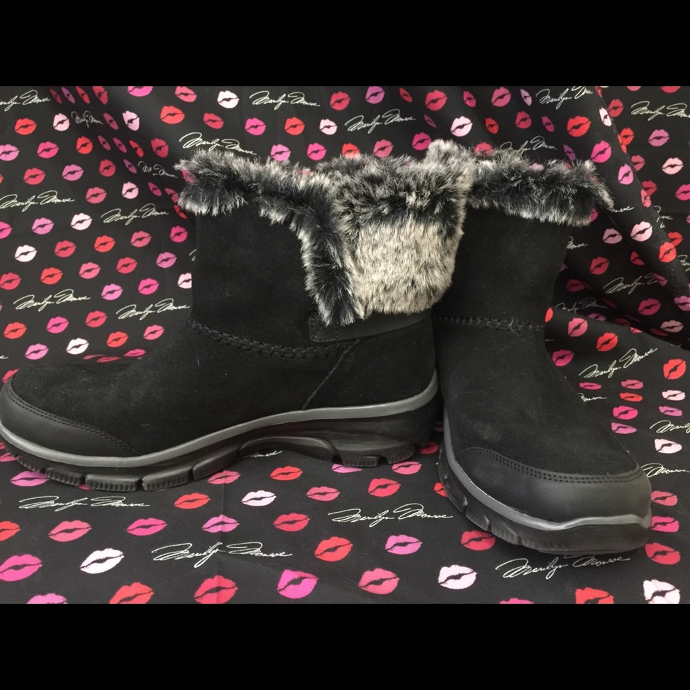 Skechers women’s ankle boots with faux fur size 10